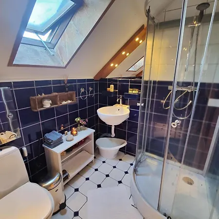 Apartment Cozy Haven - Bright Small Rooms, Easy Public Transport *