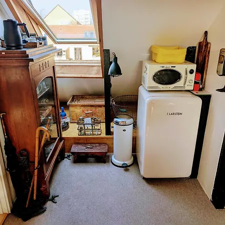 Cozy Haven - Bright Small Rooms, Easy Public Transport Appartement